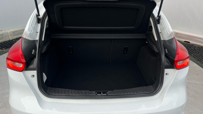 Ford Focus 1.0 EcoBoost 125 Zetec 5dr Petrol Hatchback